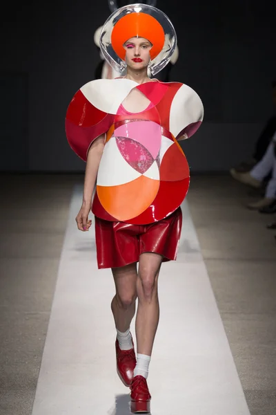 Look 3